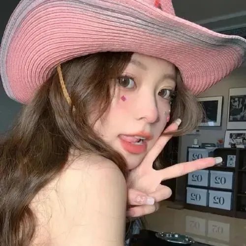 觉醒后女配转身抱上反派大腿